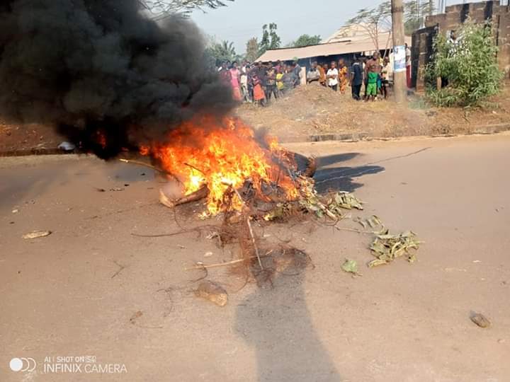 Kalu Ilum Stoned and set ablaze by angry mob