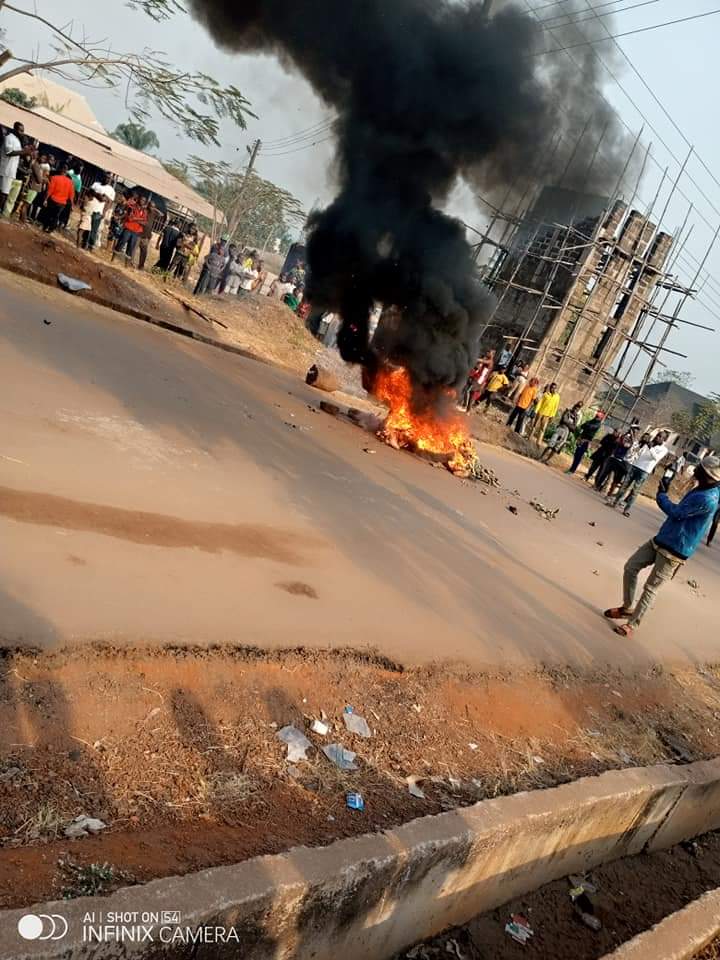 Kalu Ilum Stoned and set ablaze by angry mob