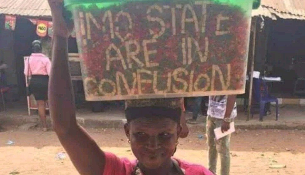 Fruit Seller Designs “Imo State Are In Confusion” On Her Container (Photo)