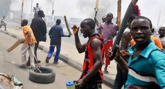 Katsina Protesters Set Buhari’s Billboard On Fire Over Bandit Attacks