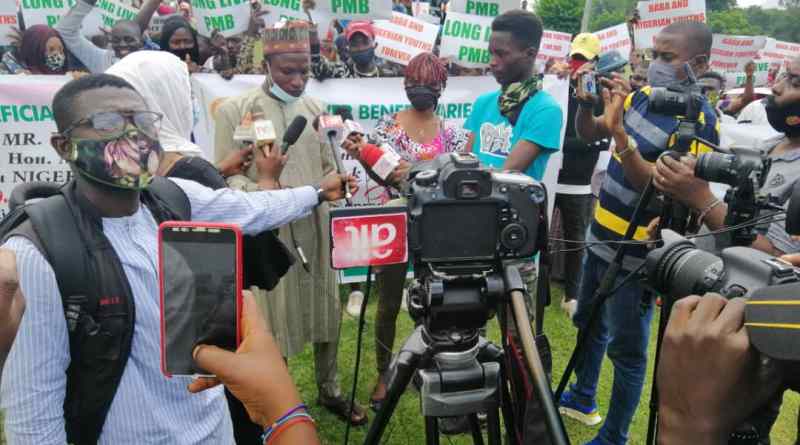 N-Power Beneficiaries Hold ‘Thank You Rally’ To Aso Villa