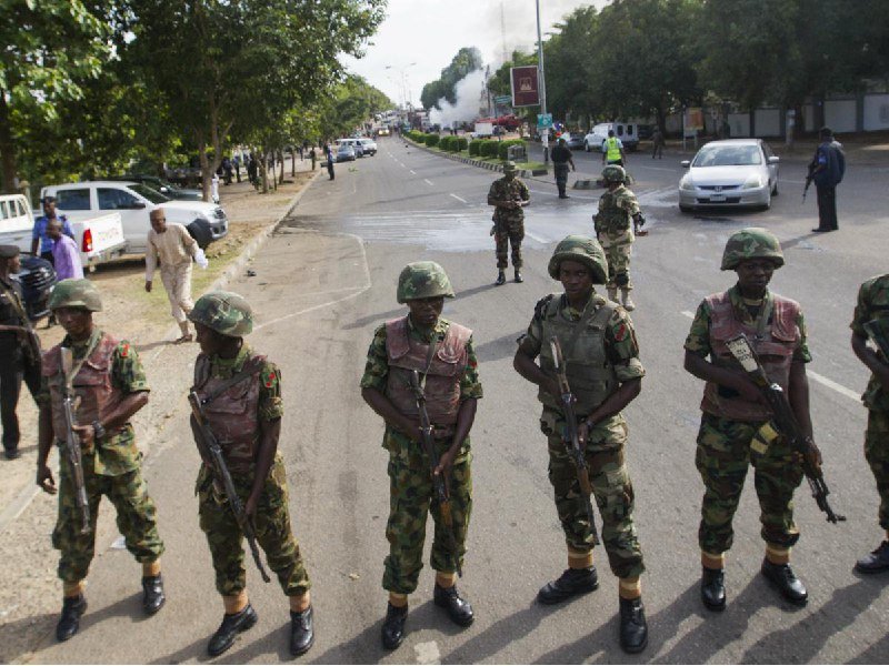 Watch The Moment Youths Negotiated With Nigerian Army Over COVID-19 Palliatives