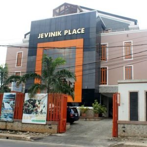 Jevinik Place, Aba