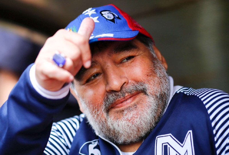See How Argentinian Fans Reacted When Diego Maradona's Coffin Arrived At Argentinian President's Palace (Photos)