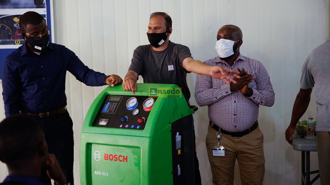 Chiedozie Dike (L), Mr Vaibhav and Oladapo Giwa (R)