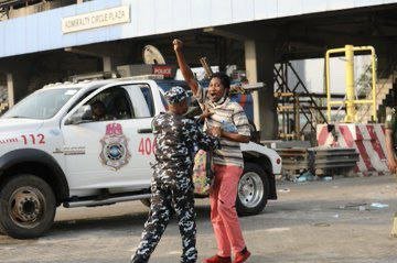 JUST IN: More Arrests As More Protesters Arrive At Lekki Tollgate (Photo)