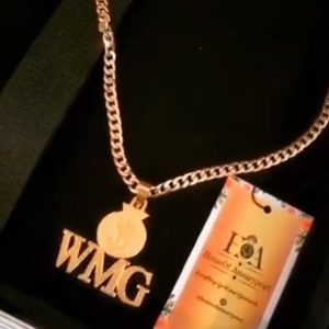 Whitemoney Recieves A 24-Carat Customized Gold Chain From Fans (video)