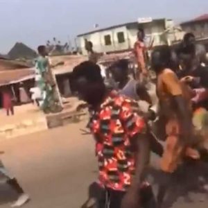 JUST IN: SARS Officer Allegedly Shoots Man In Osun (Video)