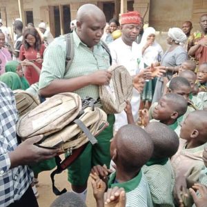 Man Appears In School Uniform, Donates Bags, Drums To School Children (Photos)
